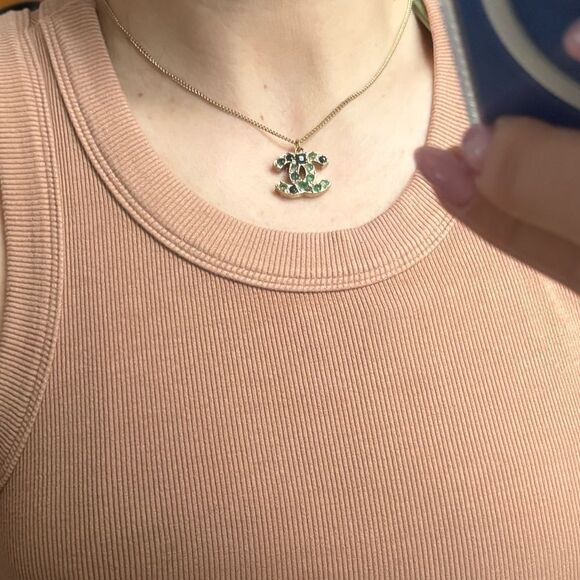Chanel Emerald and Green CC Gold Necklace, Coco Marked - Picture 8 of 9